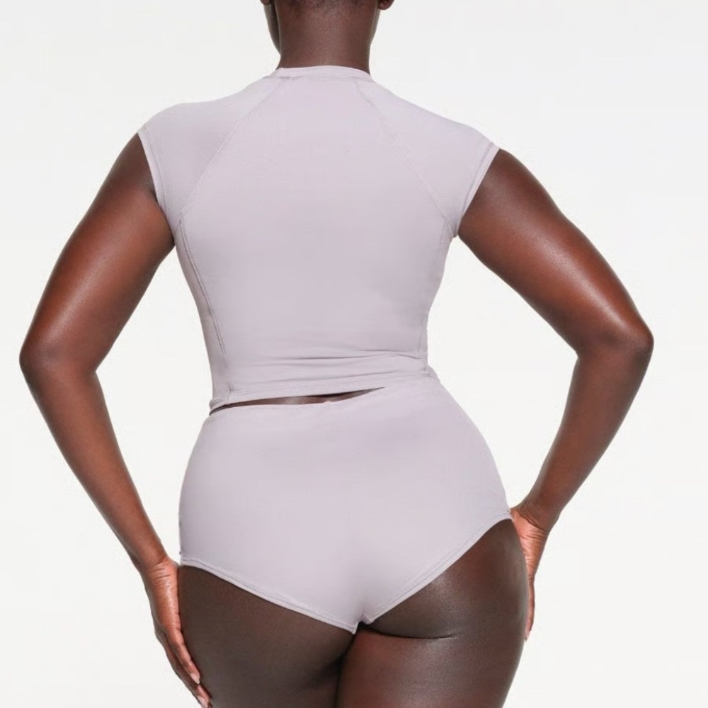 SKIMS Swim Raglan Top - Picture 2 of 8